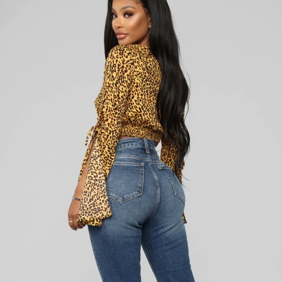 Fashion nova top 🖤 - Picture 8 of 10